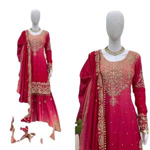 Precio al por mayor Heavy Chinon con codificación interna y secuencia con Pearl Work & Fancy Lace Front and Back Ambos lados funcionan en traje - Product Image 1