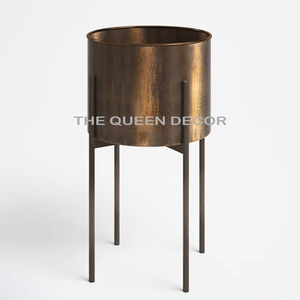Décoration élégante pour centres de table : Pot et support à fleurs en aluminium plaqué or pour balcon, fournitures en gros - Product Image 4