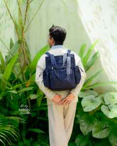 Sac fourre-tout carré en toile de qualité supérieure avec compartiment convertible pour ordinateur portable et poches fonctionnelles - Product Image 3