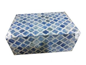 Boîte de rangement pour bijoux en résine style minimaliste, incrustation d'os, motif floral bleu et blanc, capacité 6-10L, personnalisable, collection Crafted Treasures - Product Image 2
