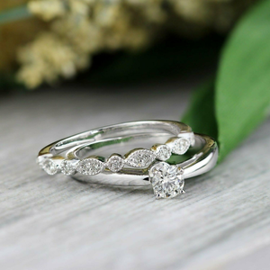 Bague de fiançailles et alliance pour femme en or blanc 10 carats, diamant de laboratoire taille brillant 1,00 carat, clarté VS1, couleur F, certifié IGI - Product Image 3