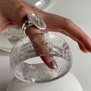 Brazalete de acrílico transparente, brazalete de resina transparente para mujer, para fiestas y bodas, producto hecho a mano de la mejor calidad. - Product Image 2