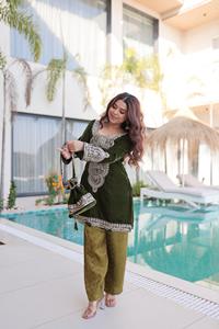 Ensemble Kurti et pantalon prêt-à-porter avec collection Batwa pour femmes, vêtements indiens et pakistanais classiques, Kurti et pantalon pour femmes - Product Image 5
