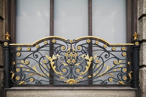 Rampe de balcon en fer forgé de style victorien KHP, à fixer au sol ; Montage facile, résistante à la rouille, avec accents dorés, garantie 3 ans - Product Image 5