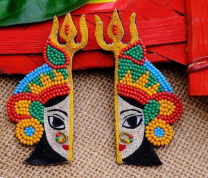 Boucles d'oreilles brodées à la main avec des perles, designs personnalisés multi-perles, bijoux de fête pour femmes au meilleur prix. - Product Image 2