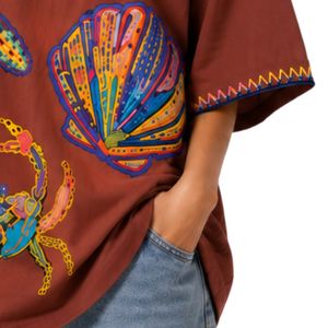 เสื้อยืดโอเวอร์ไซส์สีน้ำตาลกาแฟสำหรับผู้หญิง พิมพ์ลายมหาสมุทรสีสันสดใส สไตล์ลำลอง ผ้าฝ้าย สตรีทแวร์ ใส่สบายช่วงฤดูร้อน ทรงหลวม รับผลิตตามสั่ง ขายส่ง - Product Image 6