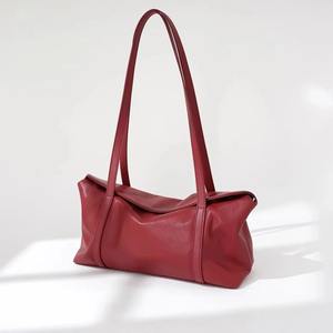 Bolso de Hombro de Cuero Genuino Premium para Mujer, Elegante, Rojo, Gran Capacidad, Cierre de Cremallera, Correas Largas, Estilo Versátil - Product Image 3