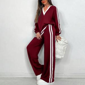 Conjunto de Top de Manga Larga con Cuello en V y Pantalones Cortos de Punto en Bloques de Color Sólido, Traje Casual Cálido de Otoño para Mujer - Product Image 2