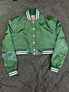 Chaqueta Corta Varsity Personalizada al por Mayor para Mujer, Chaqueta de Primavera Verde Dartmouth, Satén, Resistente al Viento, Reversible, Transpirable - Product Image 1