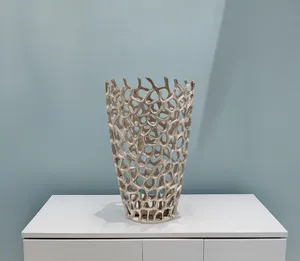 Vase à fleurs en fer de qualité supérieure pour la décoration des bureaux d'entreprise et les projets d'aménagement intérieur dans le monde entier – Style minimaliste moderne côtier - Product Image 2