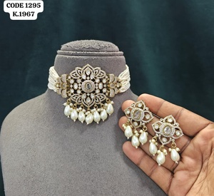 Elegante conjunto de gargantilla y aretes con cuentas de esmeralda verde y perlas, estilo Kundan, para mujer. - Product Image 3