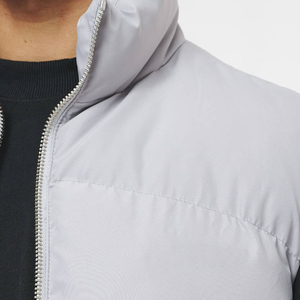 Chaleco Acolchado para Hombre, Color Gris Claro, Cuello Alto, Cortavientos, Informal, Relleno de Poliéster, Cierre de Cremallera, Color Sólido, Corte Regular - Product Image 2