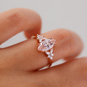 Bague de fiançailles en moissanite plaquée or rose, taille marquise, sertie de griffes, motif floral, style romantique pour femme - Product Image 3