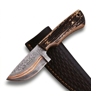 Cuchillo de desollar de acero de Damasco y cobre hecho a mano al por mayor, mango de cuerno de ciervo, cuchillo de caza EDC de hoja fija, fabricante y proveedor - Product Image 1
