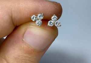 Pendientes de Diamantes Naturales con Corte Brillante Redondo en Forma de Cruz - Product Image 4