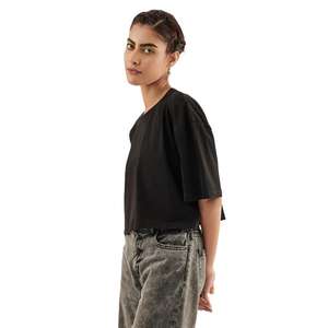 Camiseta Corta Ajustada con Cuello Alto para Mujer, Personalizada con Logotipo, Tela de Velour, Hecha en Pakistán, Venta al Por Mayor de Fábrica - Product Image 3