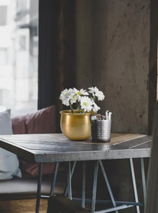 Vase à fleurs en aluminium de marque supérieure, design unique, élégant, durable et léger, idéal comme accent décoratif pour la maison ou centre de table. - Product Image 3