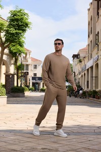 Ensemble de survêtement unisexe élégant et de qualité supérieure, 2 pièces, décontracté, confortable, pour tous les jours, streetwear, vêtements de détente - Product Image 2
