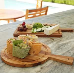 Planche à découper avec poignée, bois massif certifié FSC, grain de bois apparent avec rainure pour les jus, planche à découper pour la cuisine et la préparation - Product Image 1