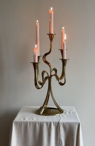 Candelabro de Cinco Brazos, Portavelas de Metal Color Dorado para Decoración del Hogar, Centro de Mesa, Decoración de Eventos, Diseños Personalizables - Product Image 4