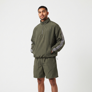 Shorts de sport amples pour hommes à séchage rapide avec cordon de serrage à la taille, poches latérales, légers en polyester, coupe ample, longueur genou, coupe-vent - Product Image 1