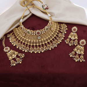 Ensemble collier ras-de-cou ethnique vintage en cuivre plaqué or pour mariée avec boucles d'oreilles assorties et Maang Tikka – Bijoux de mode pour femme pour mariage - Product Image 4