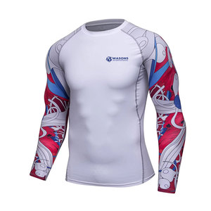 Chemise de compression moderne pour hommes, fabriquée en tissu élastique performant en spandex/polyester, respirant et à séchage rapide pour la course à pied et l'entraînement - Product Image 1