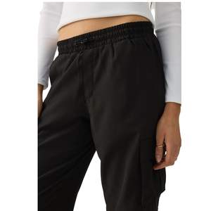Pantalon cargo noir pour femme, taille haute élastique, style streetwear décontracté, coupe fuselée avec poches, vente en gros OEM - Product Image 4