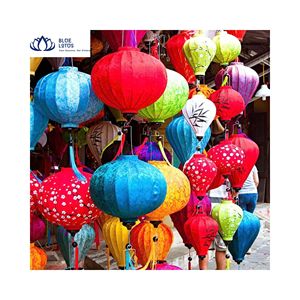 Lanternes en soie minimalistes de Hoi An, très demandées |   Lanterne en bambou pliable artisanale de qualité supérieure pour la décoration de jardin - Product Image 1