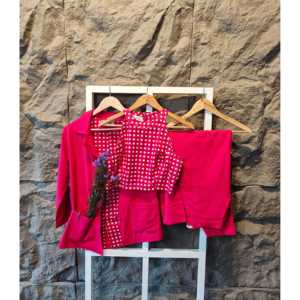 Ensemble coordonné blazer rose rubis pour femme avec crop top, 3 pièces incluses - Product Image 2