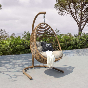 Fauteuil suspendu élégant en osier avec coussins épais, durable et écologique, design minimaliste pour la détente en extérieur - Product Image 1