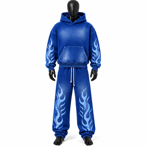 Ensemble de survêtement à capuche pour homme avec logo personnalisé imprimé et strass, sweat-shirt à cordon de serrage, poches latérales, survêtement oversize en vente - Product Image 6
