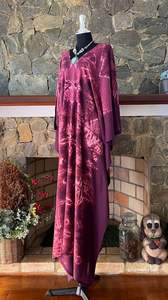 Vestido Caftán de Rayón con Estampado Shibori Abstracto, Talla Grande, Corte Holgado y Fluido, para Playa - Product Image 5