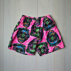 กางเกงขาสั้นชายแห้งเร็วสำหรับเล่นเซิร์ฟ - สีและโลโก้ปรับแต่งได้ สไตล์ไฮสตรีท ใส่สบาย เหมาะสำหรับเล่นเซิร์ฟ ชายหาด และสวมใส่ลำลอง - Product Image 1