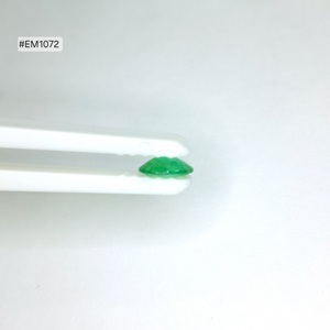 Piedra suelta de esmeralda zambiana de grado 3A, corte ovalado, 1.24 ct, gema verde natural, 9.10x6.90x3.40 mm, ideal para joyería personalizada. - Product Image 5