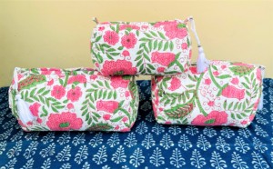 Set de Bolsas de Maquillaje Acolchadas de Algodón con Estampado Floral: Bolsas de Aseo Hechas a Mano, Bolsas de Viaje Estilo Boho, Neceser Indio, Bolsa para Hombre y Mujer - Product Image 4