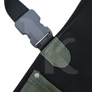 Delantal Quirúrgico Veterinario Ajustable con Bolsillos para Herramientas, Diseño Duradero en Negro y Verde para Cirugía Animal - Product Image 3