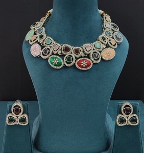 Collar de Calidad Premium con Hermosos Pendientes, Diseño Único, Conjunto de Collar Tradicional Indio, Joyería Elegante y Clásica - Product Image 1