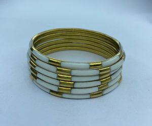 Conjunto de Brazaletes de Resina y Latón Modernos con Iconos Similares - Joyería Elegante y a la Moda para Mujer, para Uso Diario y de Fiesta, Accesorio de Regalo - Product Image 4