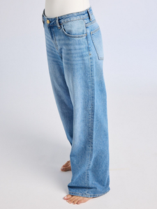Jean décontracté pour femme, taille mi-haute, coupe large, bleu clair, en denim respirant et confortable - Product Image 6