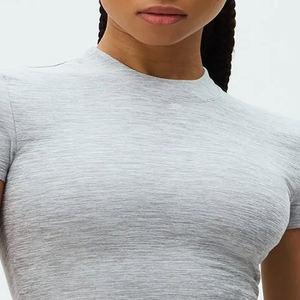 Servicio OEM de Fabricante Mayorista de Ropa Lista para Exportar con Logotipo Personalizado, Cuello Redondo, Diseño Minimalista Moderno, Perfecto para Ropa Urbana - Product Image 2