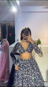 Magnifique tenue de festival Lehenga Choli imprimée de fleurs sur toute la surface pour mariée ou demoiselles d'honneur en rayonne soyeuse Modal Couleurs vives - Product Image 3
