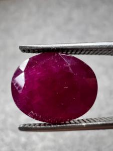Rubis naturel certifié GIA de 5,71 carats, forme ovale, couleur rouge rose profond, pierre précieuse pour la création de bijoux de luxe sur mesure - Product Image 3