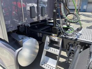 Camion tracteur poids lourd diesel 6x4 à conduite à gauche pour le transport routier et la logistique internationaux - Product Image 6