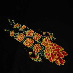 Collier de perles de verre de haute qualité avec de superbes combinaisons de couleurs parfait pour les tendances de la mode élégantes, bohèmes et modernes - Product Image 2