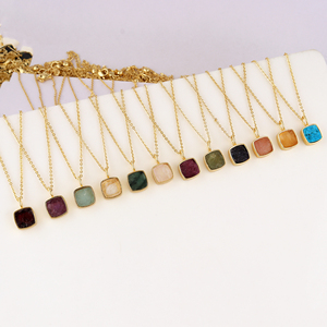 จี้พลอยอะความารีนธรรมชาติทรงหมอนแบบดิบ ประดับบนตัวเรือนทอง 18k พร้อมสร้อยคอแฟชั่นน้ำหนักเบา - Product Image 5