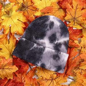 Bonnet tricoté tie-dye pour homme et femme – Collection Hiver - Product Image 4