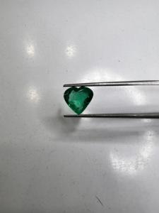 Jai Narayan Gems Émeraude naturelle 100% zambienne taille cœur 1,97 ct verte 8,75x9,20 mm taille personnalisée pierre précieuse en vrac pour bagues de bijoux d'amour - Product Image 2