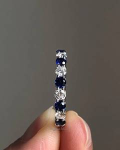 Anillo de Eternidad Completo de Plata de Ley con Zafiro Azul y Diamantes, Anillo de Boda con Zafiro Azul y Diamantes Reales de Corte Redondo - Product Image 1