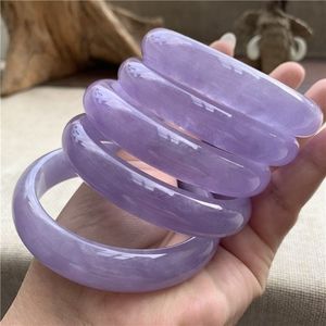 Brazalete de Resina Hecho a Mano, Joyería Premium, Accesorio de Moda Moderno, Regalo Ideal para Ella Hoy - Product Image 2